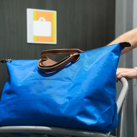 卡昂中心火车站宜必思样尚品酒店 3* 凯恩