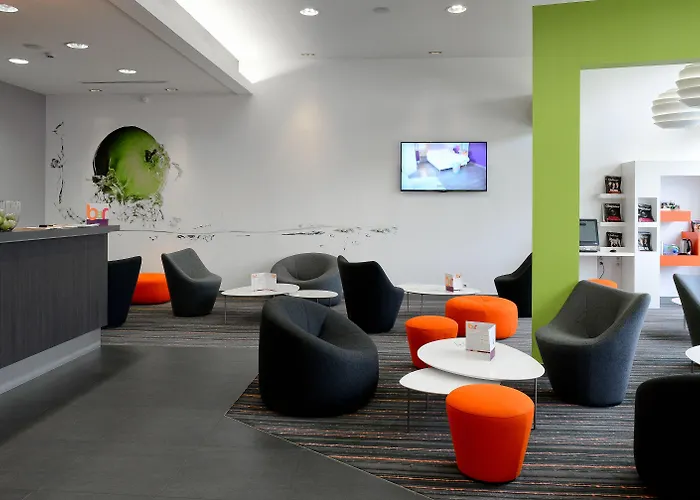 卡昂中心火车站宜必思样尚品酒店 3*